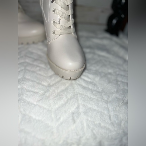 GUESS - Talore Bootie. 4.5 heel. Ivory color - Picture 2 of 11
